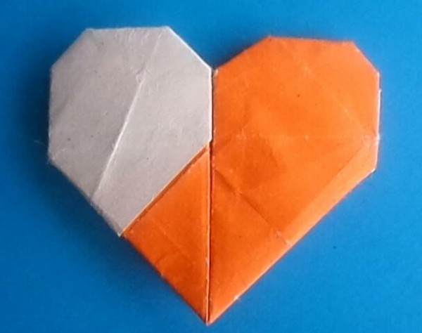 How to fold an asymmetric two-color origami heart