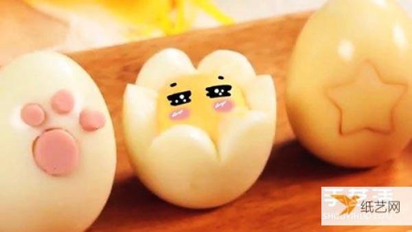 A super kawaii-looking boiled egg dish. The flowered eggs are so cute that you won’t want to eat them.