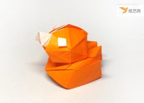 Illustration of the steps of origami of a very cute three-dimensional duck