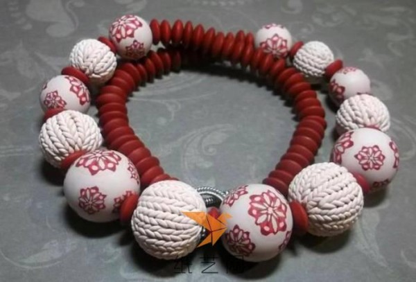 Tutorial on how to make a Valentine’s Day gift bracelet with braided style beads made of ultra-light clay