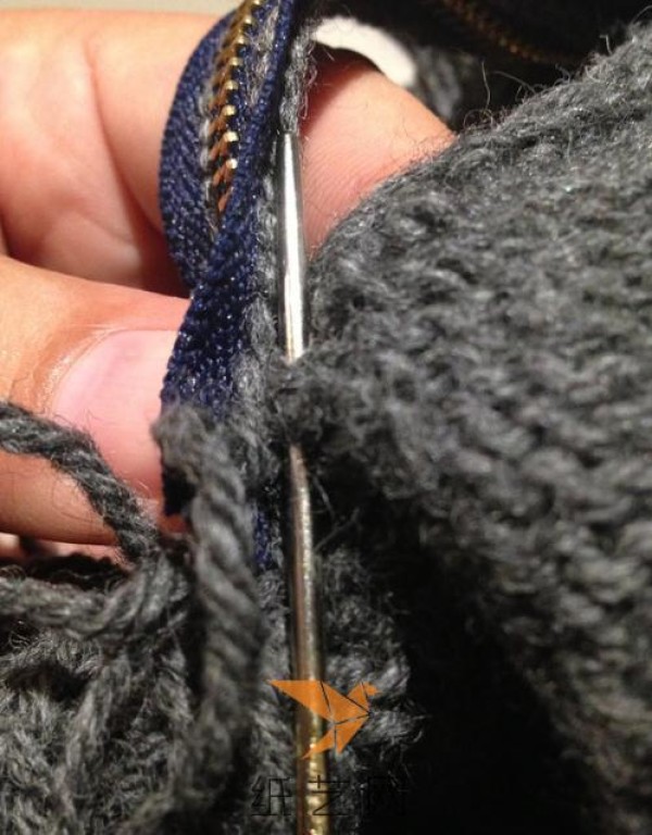 The perfect tutorial on how to make a sweater side zipper