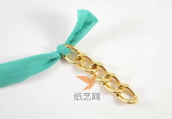 Three-minute bracelet making tutorial