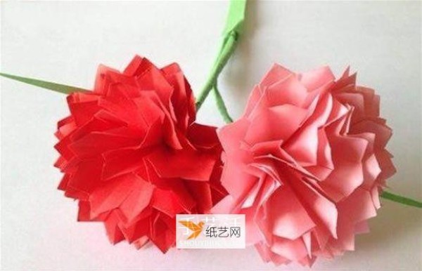 Fold colorful carnations using colored paper for Mothers Day