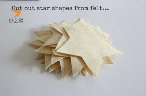 Illustrated tutorial on how to make handmade nonwoven decorative stars