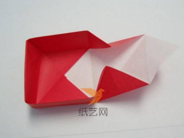 Simple origami box making tutorial illustration