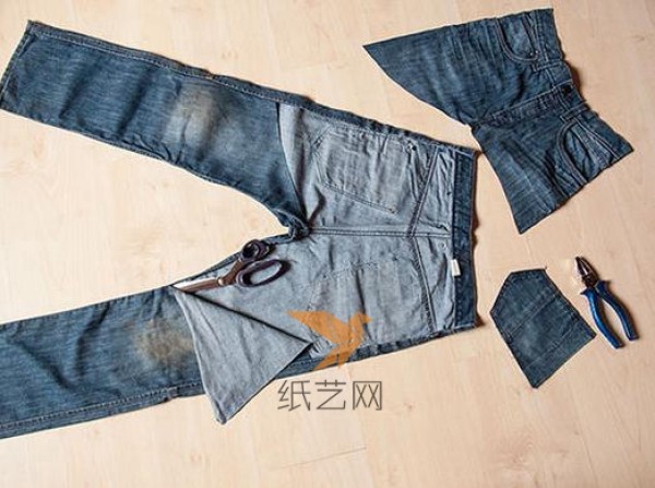 DIY tutorial on using old jeans waste to make work aprons