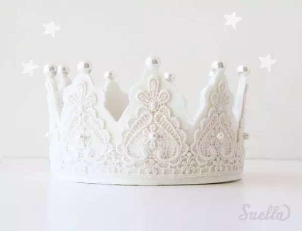 Roll up the lace to make a fairy tale crown!