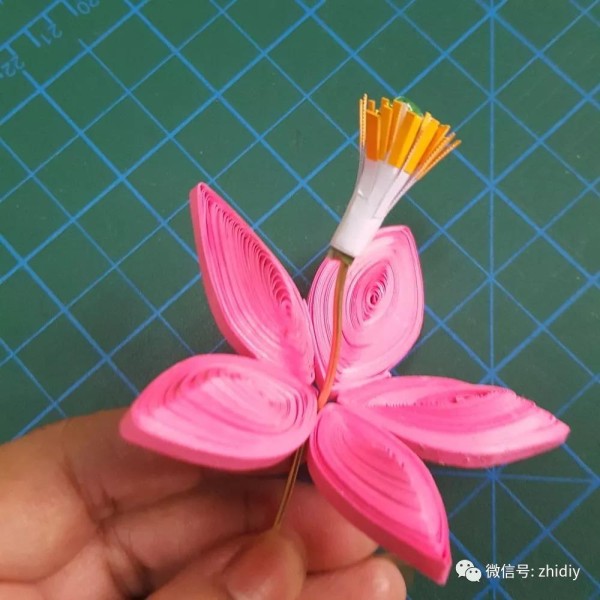 Three-dimensional paper quilling bouquet greeting card tutorial