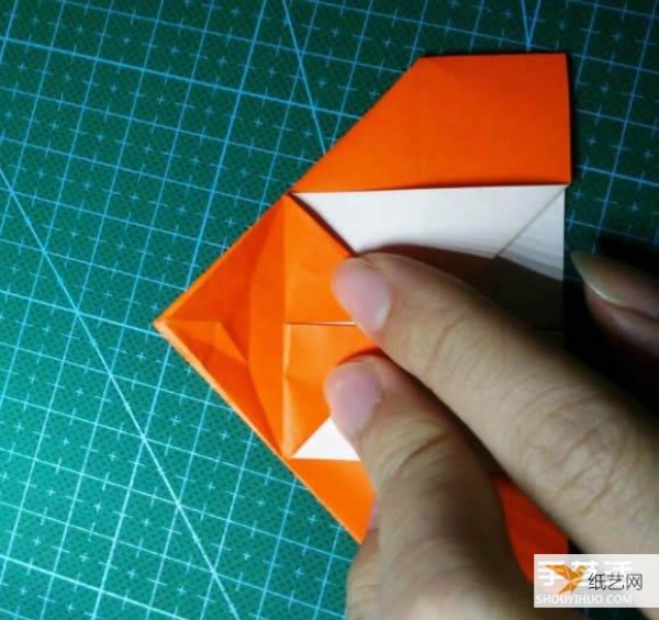 Detailed explanation of the manual method of folding a paper kingfisher tutorial.