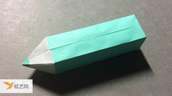 Illustrated steps on how to make an origami pencil with a unique shape by hand