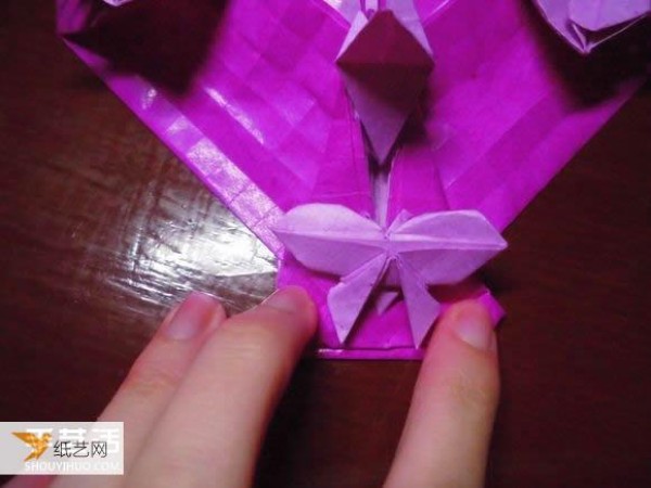 Very creative step-by-step illustration of Dielianhua heart origami