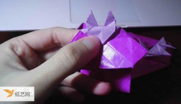 Very creative step-by-step illustration of Dielianhua heart origami