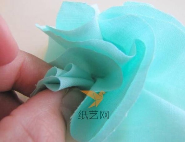 Tutorial on making beautiful fabric flower headbands