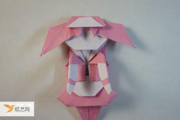 Illustrated step-by-step tutorial for girls using origami to fold something that looks complicated