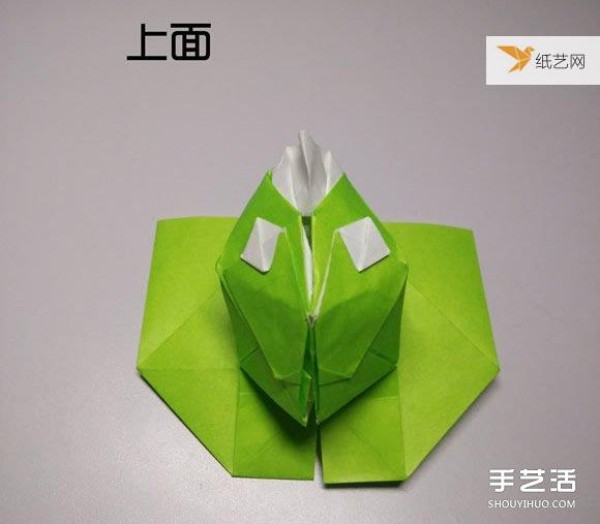 Illustration of the steps of origami of a very cute three-dimensional duck