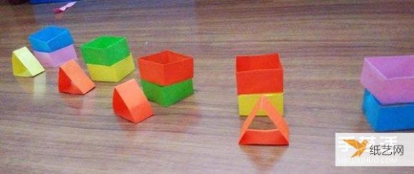 Share a simple tutorial on how to make homemade building blocks using paper strips