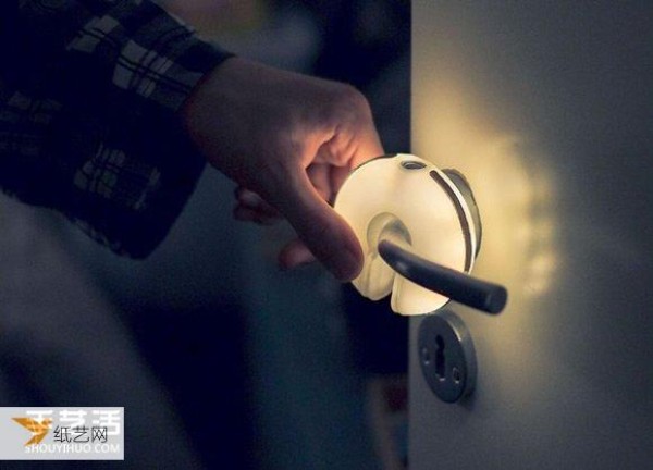 Soft light night light that can be adjusted using a mobile phone