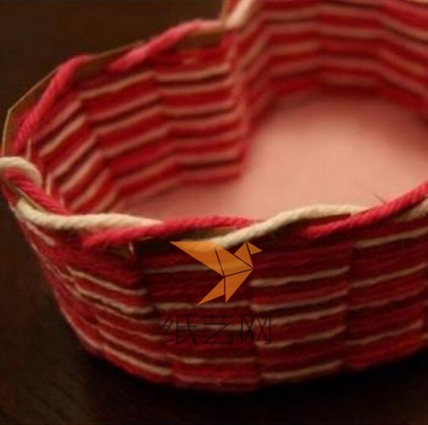 Beautiful handwoven heart-shaped storage box Valentines Day gift making tutorial