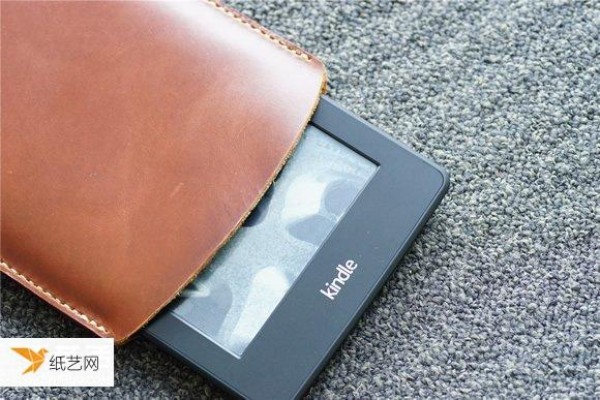 Recommended steps for making a particularly simple homemade Kindle leather case