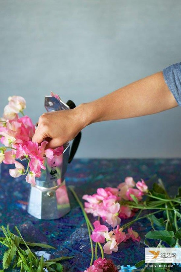 Tutorial on how to transform an old coffee machine into a simple and personalized vase