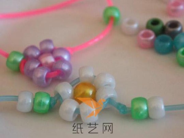 Simple flower beaded bracelet making tutorial