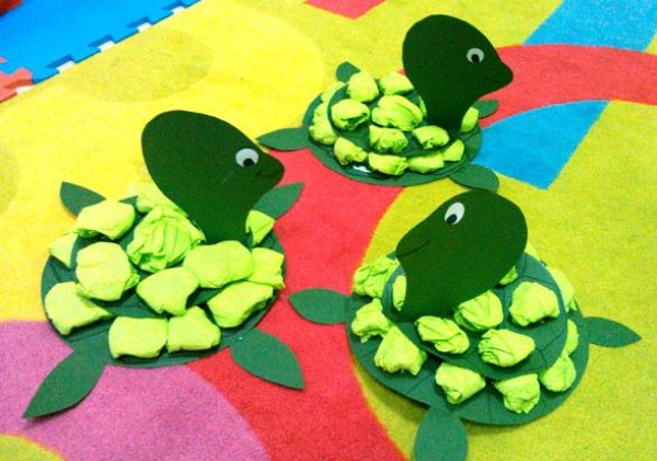 Childrens handicraft class to make small turtle paper art tutorial