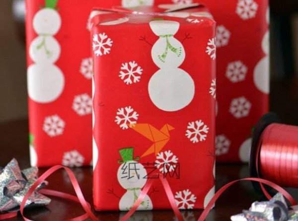 Teach you step-by-step how to wrap Christmas gift boxes perfectly