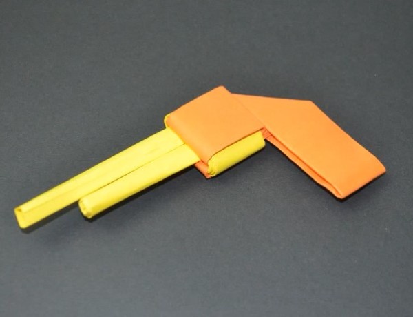 Video tutorial on how to fold an origami pistol