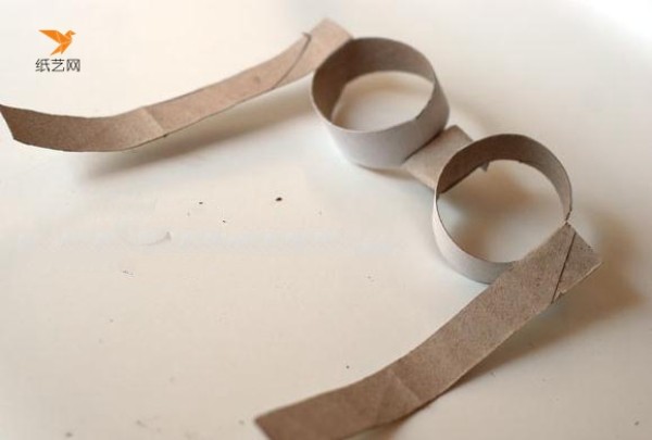 Tutorial on how to make fashionable glasses by turning waste paper tubes into treasures