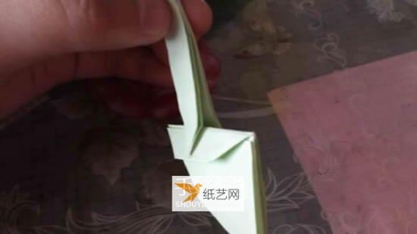 Illustration of how to use origami to fold three-dimensional saplings