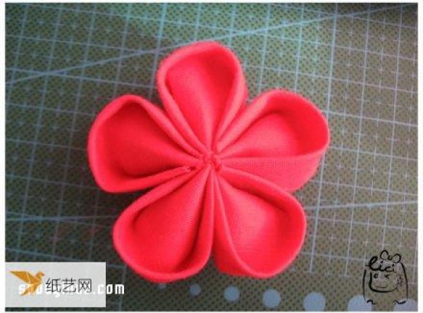 Illustrated tutorial on how to hand-make a personalized fabric cherry blossom brooch