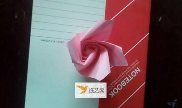 Take a look at the illustration of how to fold a champagne rose