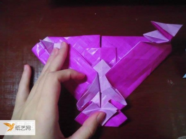 Very creative step-by-step illustration of Dielianhua heart origami