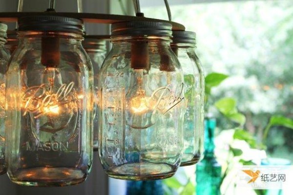 How to use glass jar waste to make romantic Christmas lamps