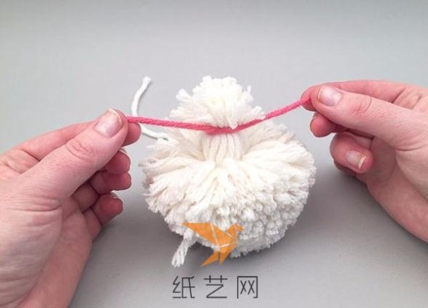 Tutorial on making cute yarn balls for dogs