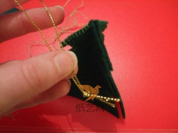 Tutorial on how to make cute non-woven Christmas tree hanging ornaments