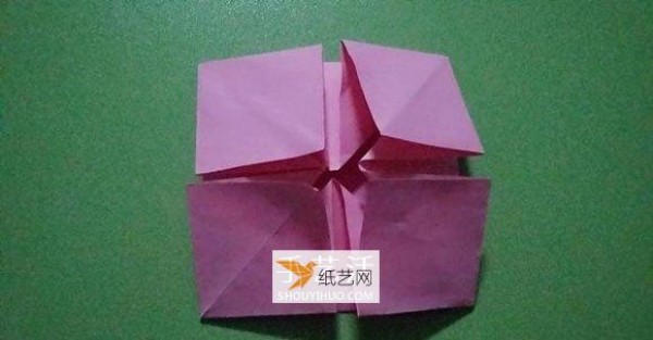 Four-step illustration of folding an octagonal flower basket using origami