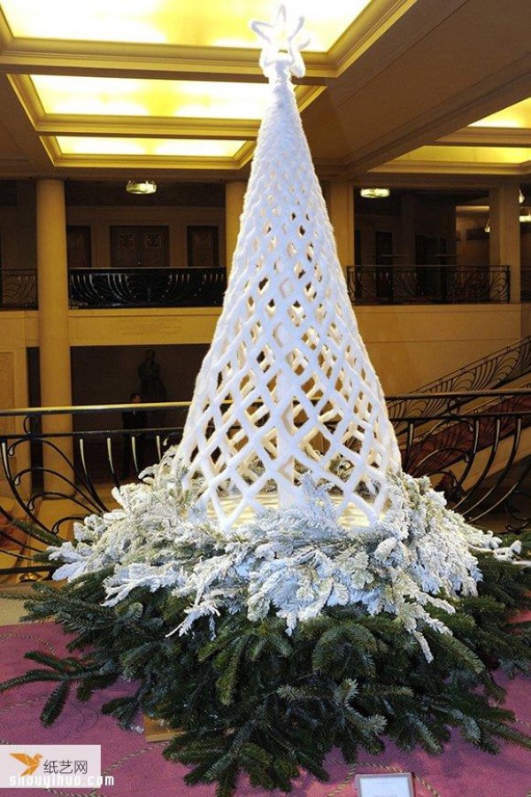 Christmas Tree Transformation—Creative Christmas Tree Created by Fashion Designer