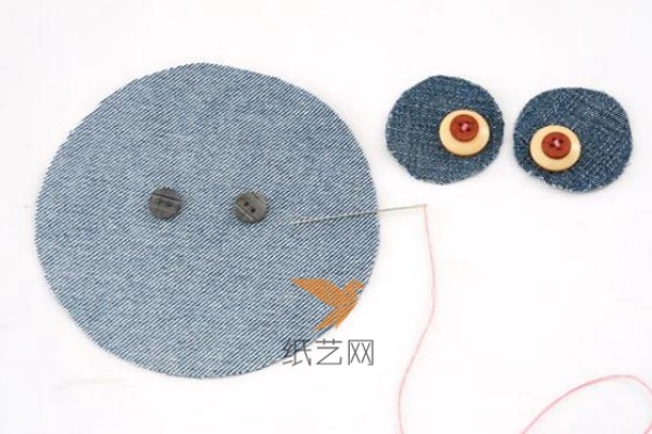 Tutorial on making cute little animal pillows by transforming jeans