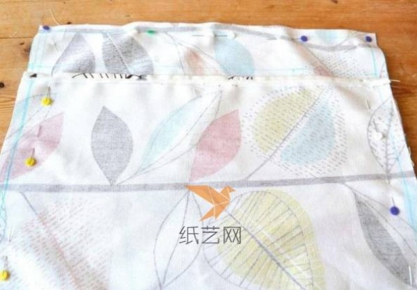 Tutorial on making handmade fabric envelope-like pillowcases