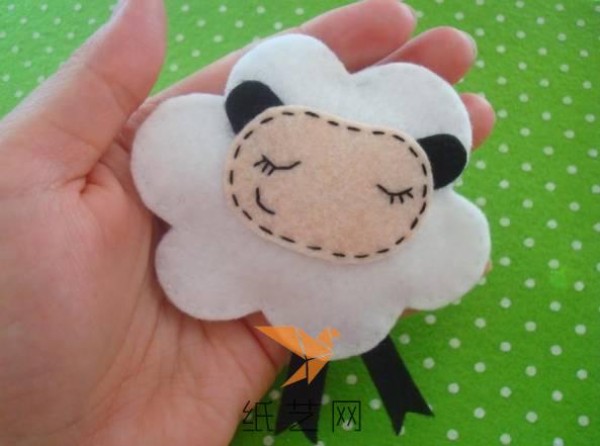 New Year Gift Cute Sheep Brooch Handmade Tutorial for Children