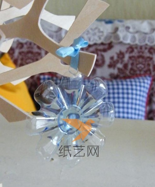 Tutorial on using waste beverage bottles to make snowflake Christmas tree decorations