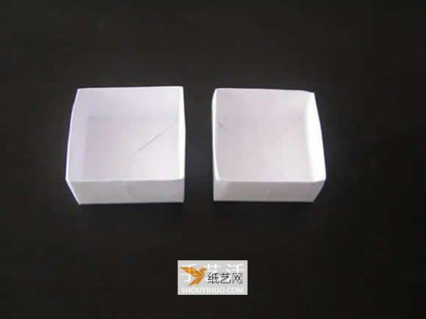 Illustration of folding method of paper square box with lid