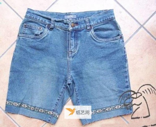 Detailed illustration of how to transform childrens jeans