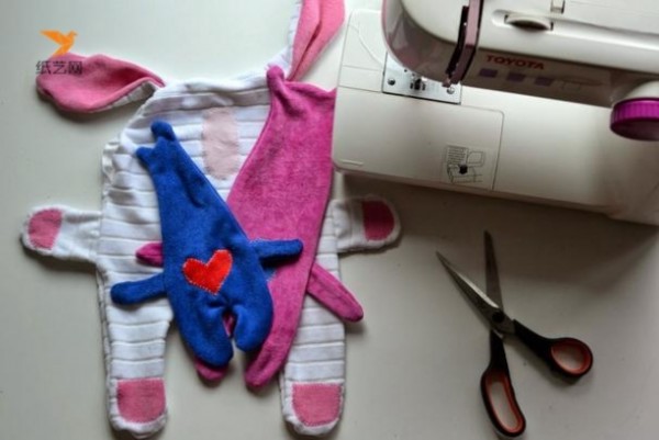 Tutorial on how to make cute little dolls by using old clothes from waste.