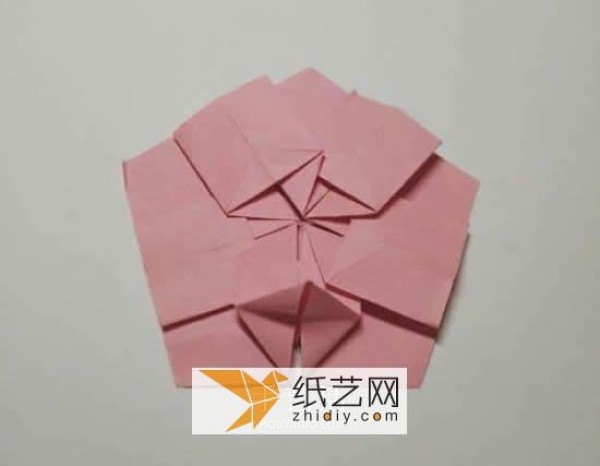 Tutorial on making origami Christmas flowers that are perfect for Christmas greeting cards