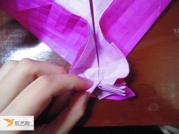 Very creative step-by-step illustration of Dielianhua heart origami