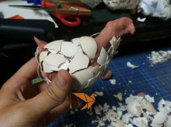 Tutorial on how to use egg shell waste to make cute chick decorations