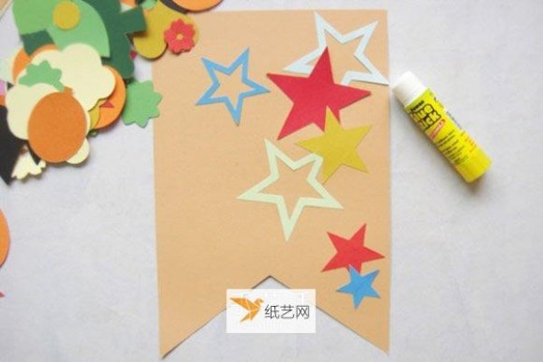 Tutorial on how to make homemade kindergarten classroom colorful flags