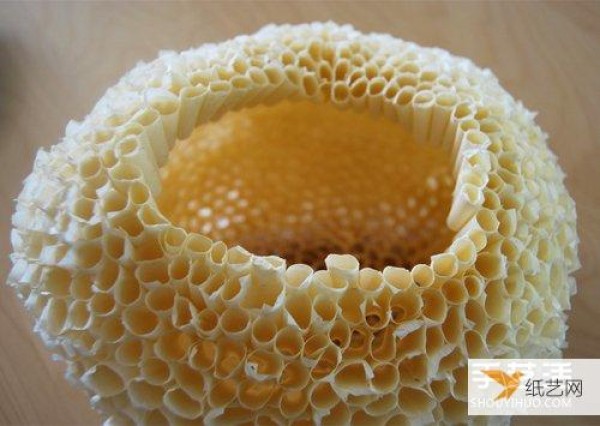 Tutorial on how to make honeycomb lampshade table lamp by hand using sponge paper